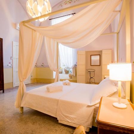 Palazzo Ashian Bed & Breakfast อักกวาริกา เดล กาโป ภายนอก รูปภาพ