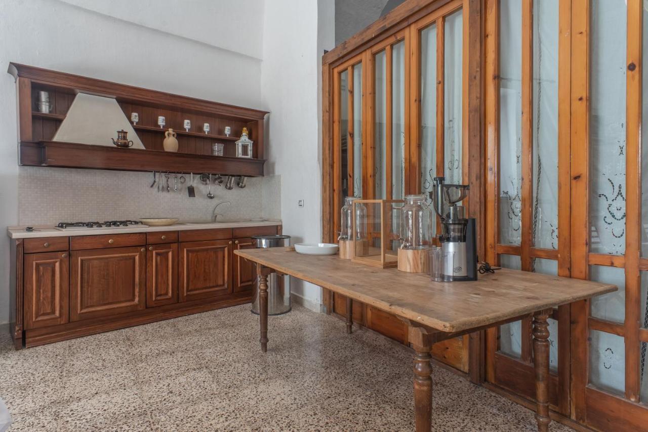 Palazzo Ashian Bed & Breakfast อักกวาริกา เดล กาโป ภายนอก รูปภาพ