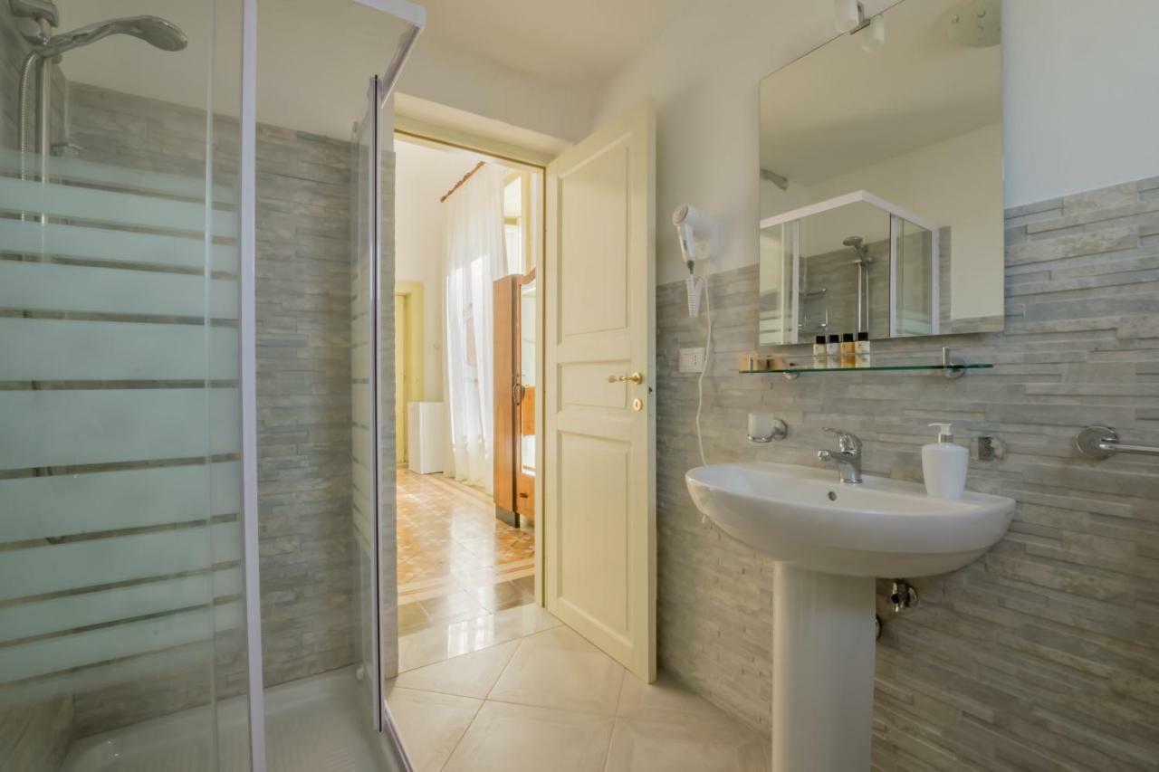 Palazzo Ashian Bed & Breakfast อักกวาริกา เดล กาโป ภายนอก รูปภาพ