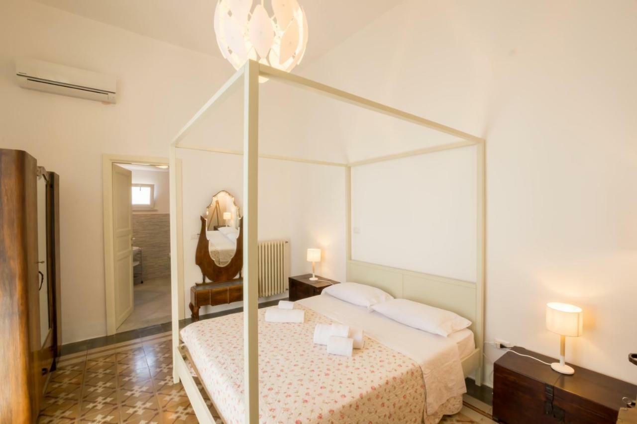 Palazzo Ashian Bed & Breakfast อักกวาริกา เดล กาโป ภายนอก รูปภาพ