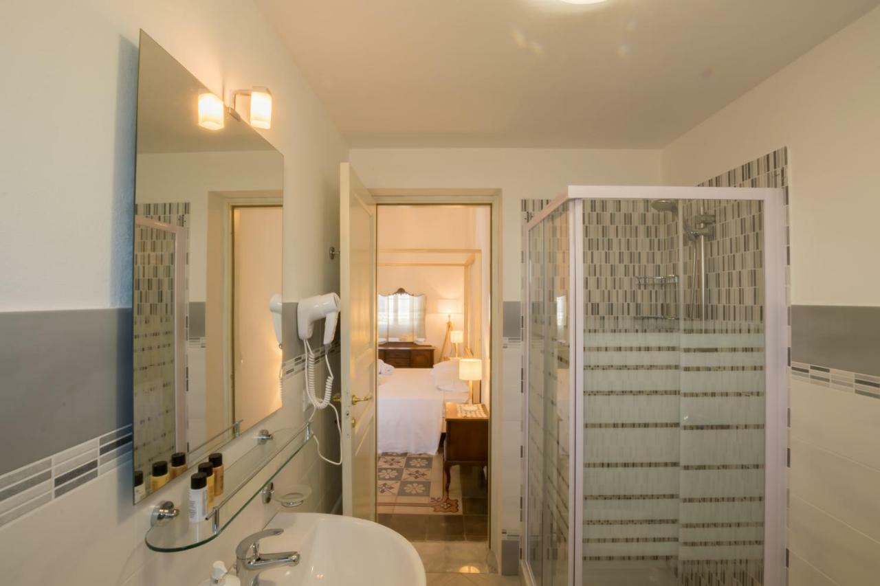 Palazzo Ashian Bed & Breakfast อักกวาริกา เดล กาโป ภายนอก รูปภาพ