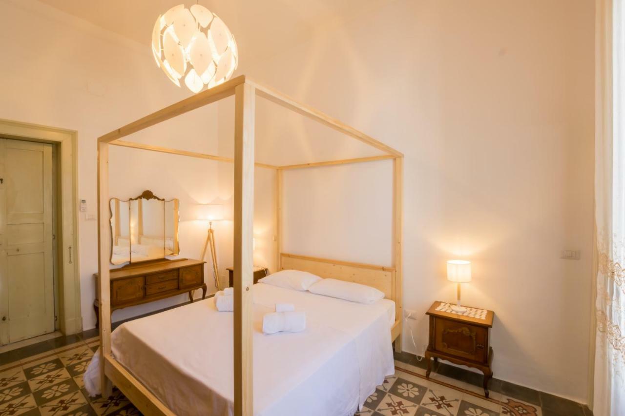 Palazzo Ashian Bed & Breakfast อักกวาริกา เดล กาโป ภายนอก รูปภาพ