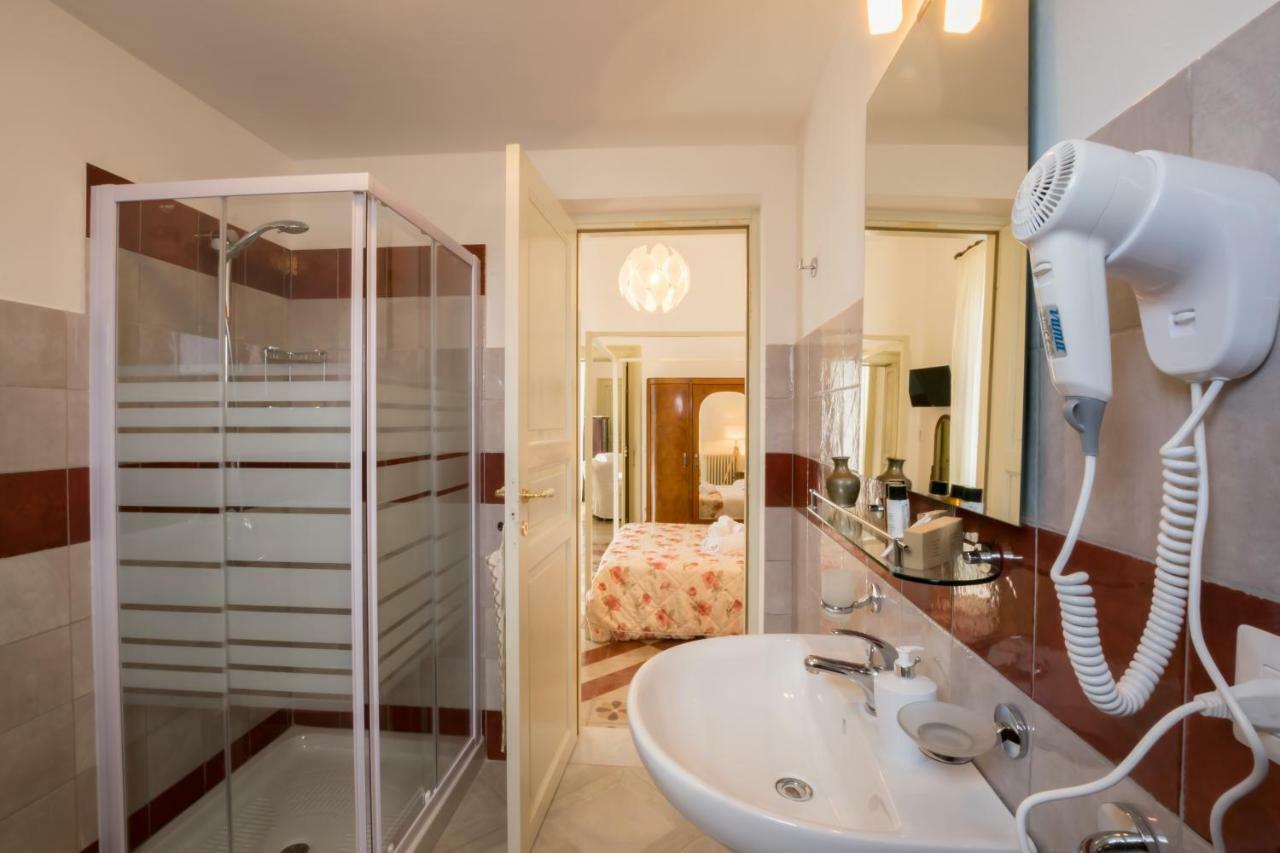 Palazzo Ashian Bed & Breakfast อักกวาริกา เดล กาโป ภายนอก รูปภาพ