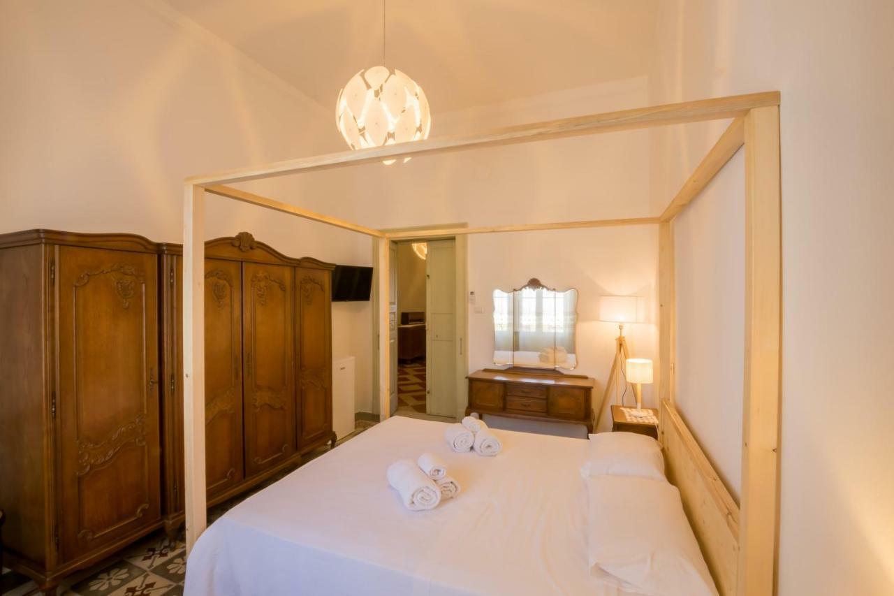 Palazzo Ashian Bed & Breakfast อักกวาริกา เดล กาโป ภายนอก รูปภาพ