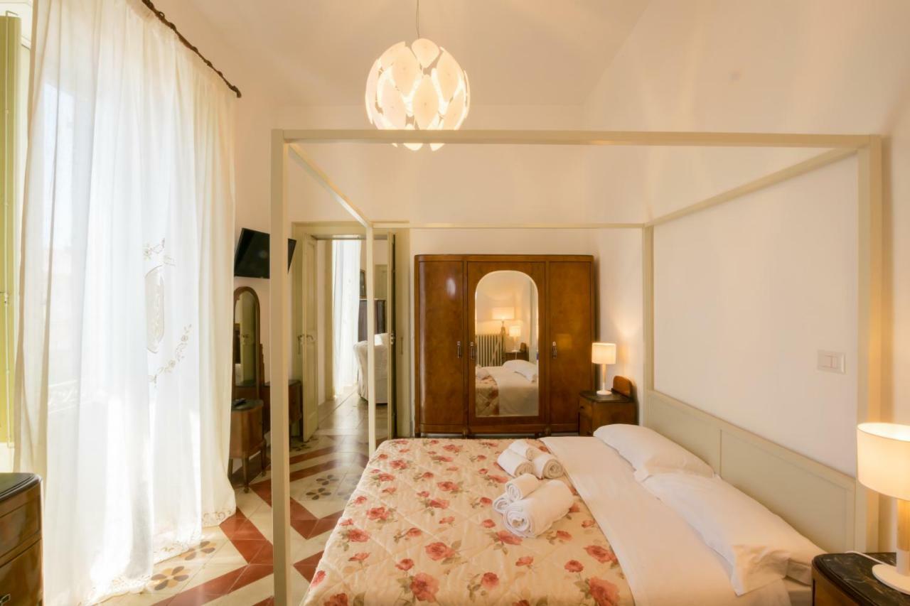 Palazzo Ashian Bed & Breakfast อักกวาริกา เดล กาโป ภายนอก รูปภาพ