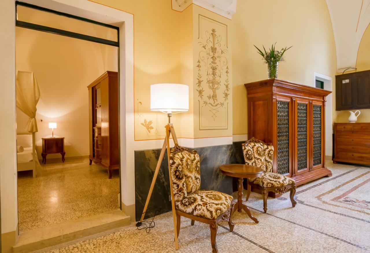 Palazzo Ashian Bed & Breakfast อักกวาริกา เดล กาโป ภายนอก รูปภาพ