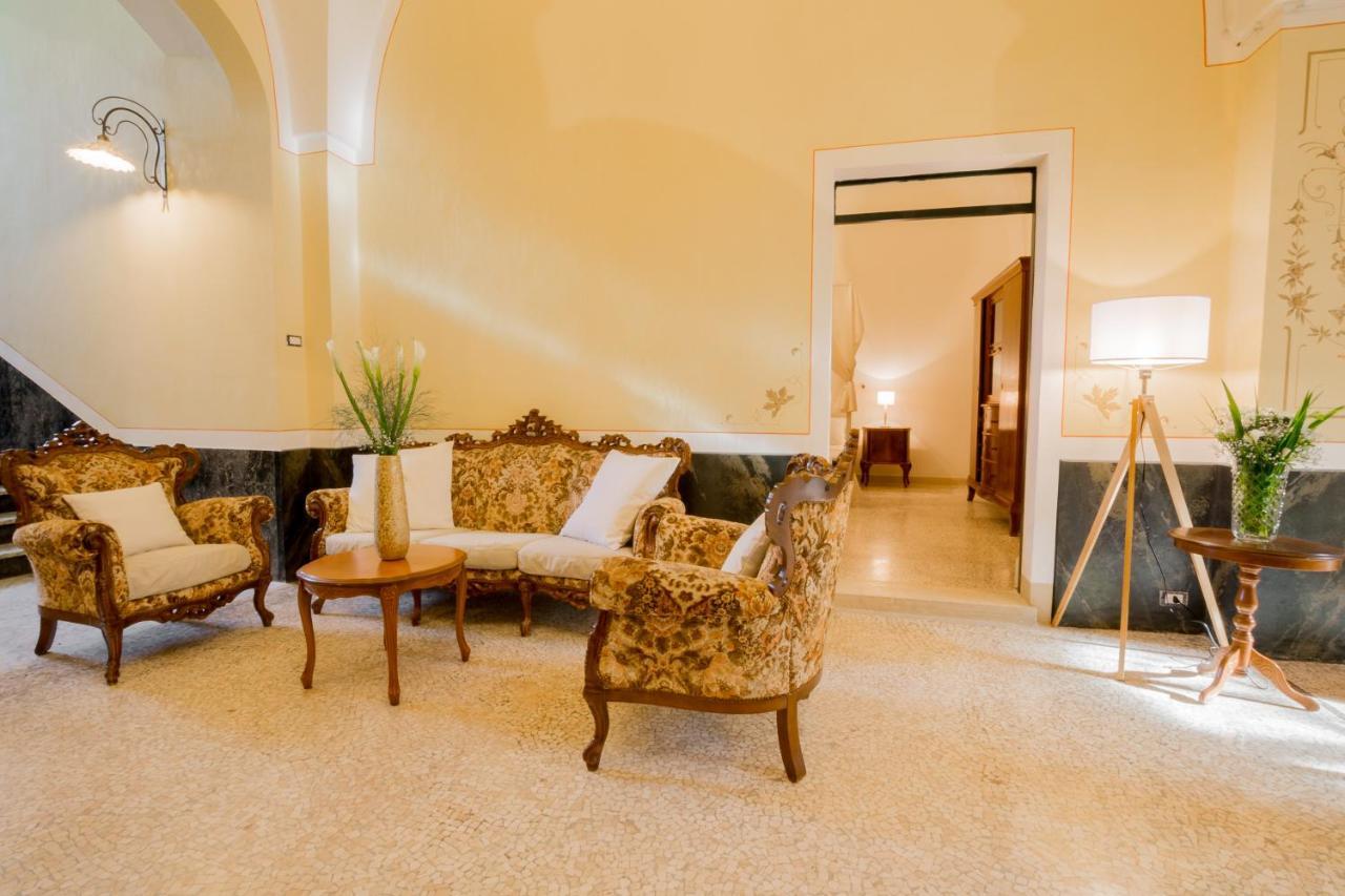 Palazzo Ashian Bed & Breakfast อักกวาริกา เดล กาโป ภายนอก รูปภาพ