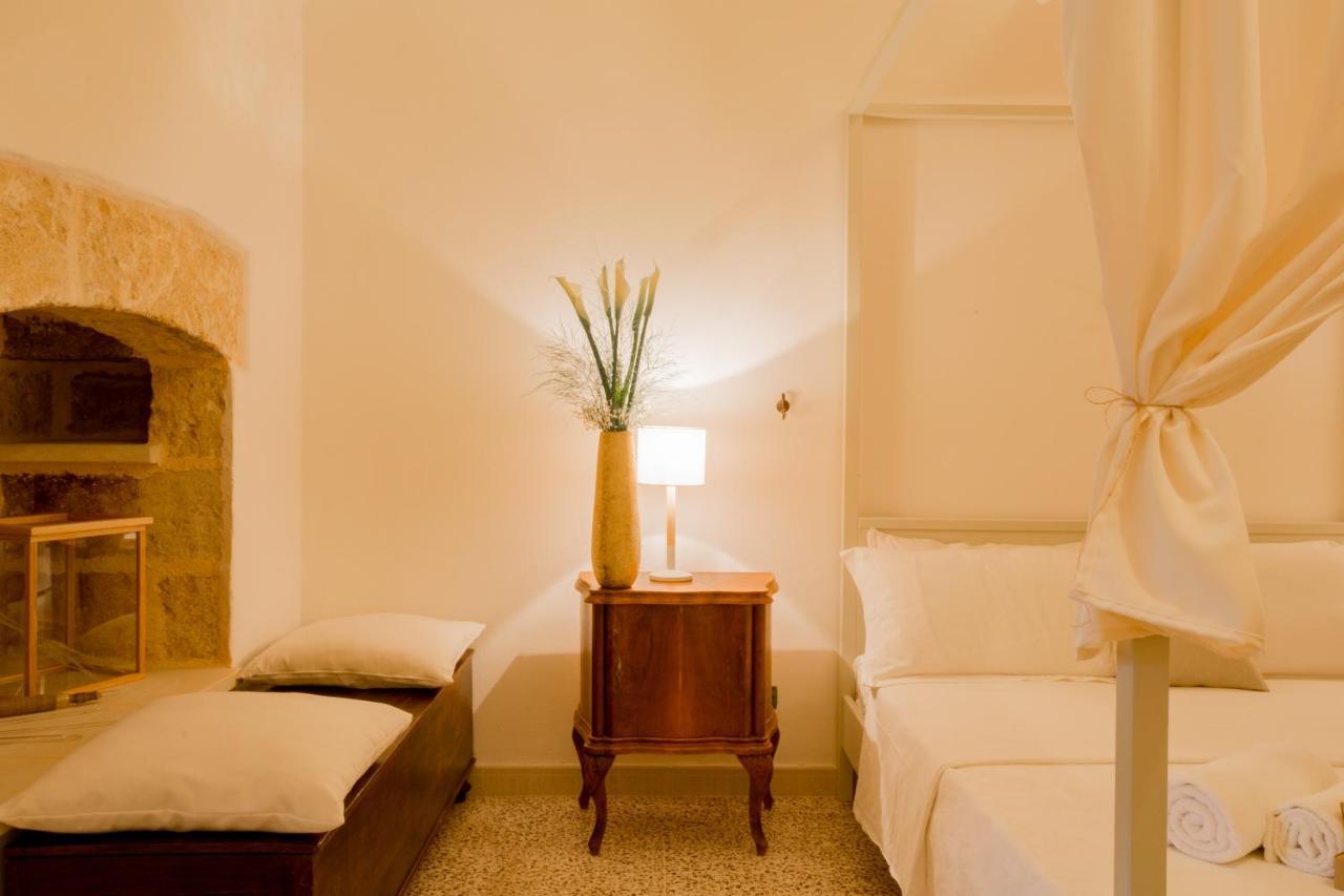 Palazzo Ashian Bed & Breakfast อักกวาริกา เดล กาโป ภายนอก รูปภาพ