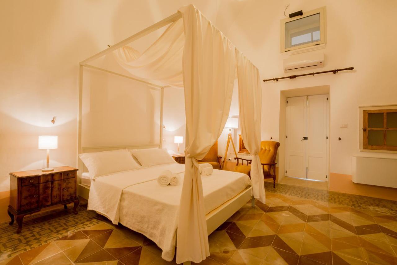 Palazzo Ashian Bed & Breakfast อักกวาริกา เดล กาโป ภายนอก รูปภาพ