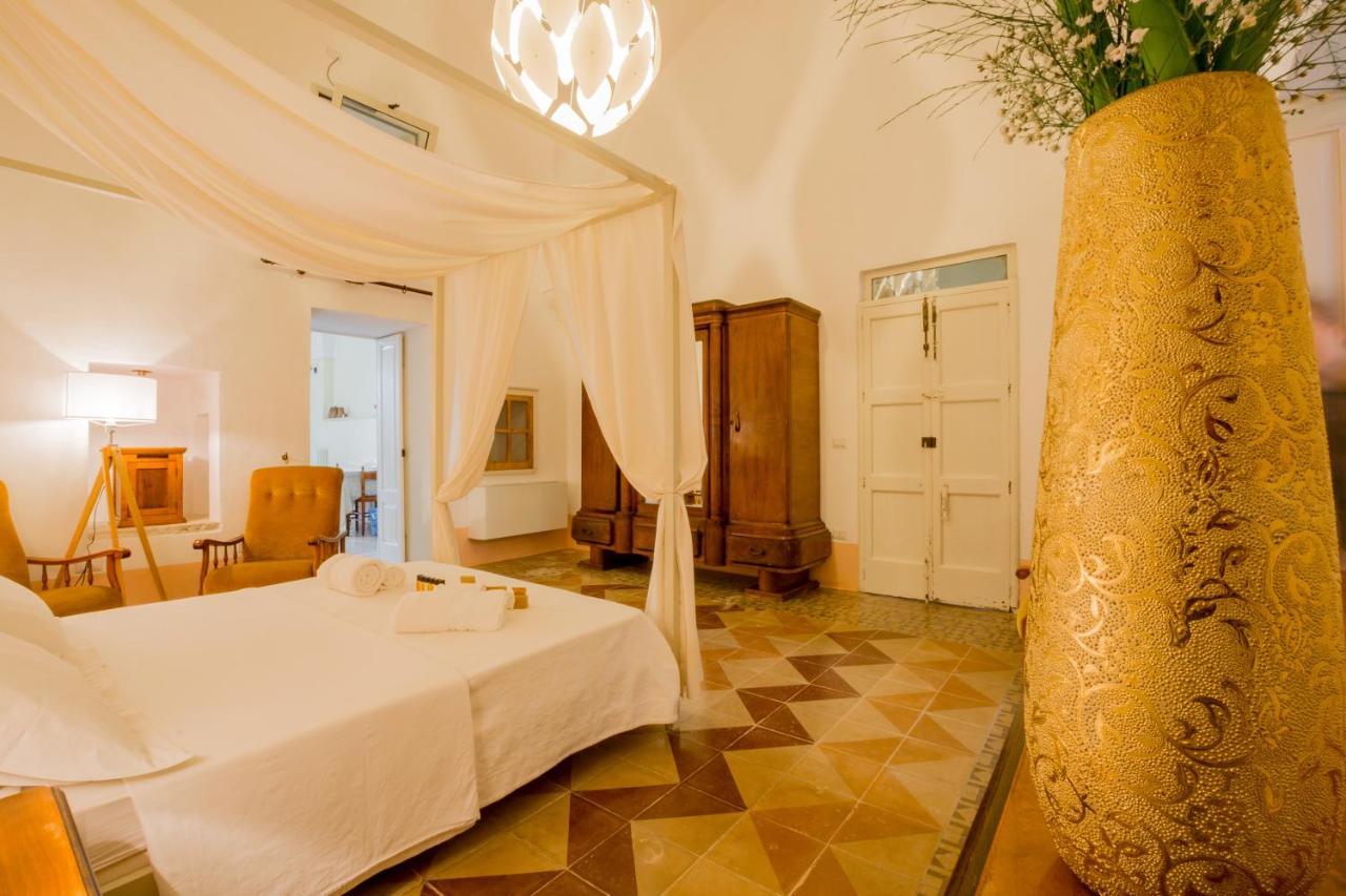 Palazzo Ashian Bed & Breakfast อักกวาริกา เดล กาโป ภายนอก รูปภาพ