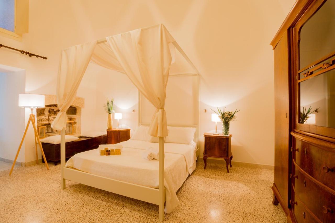 Palazzo Ashian Bed & Breakfast อักกวาริกา เดล กาโป ภายนอก รูปภาพ
