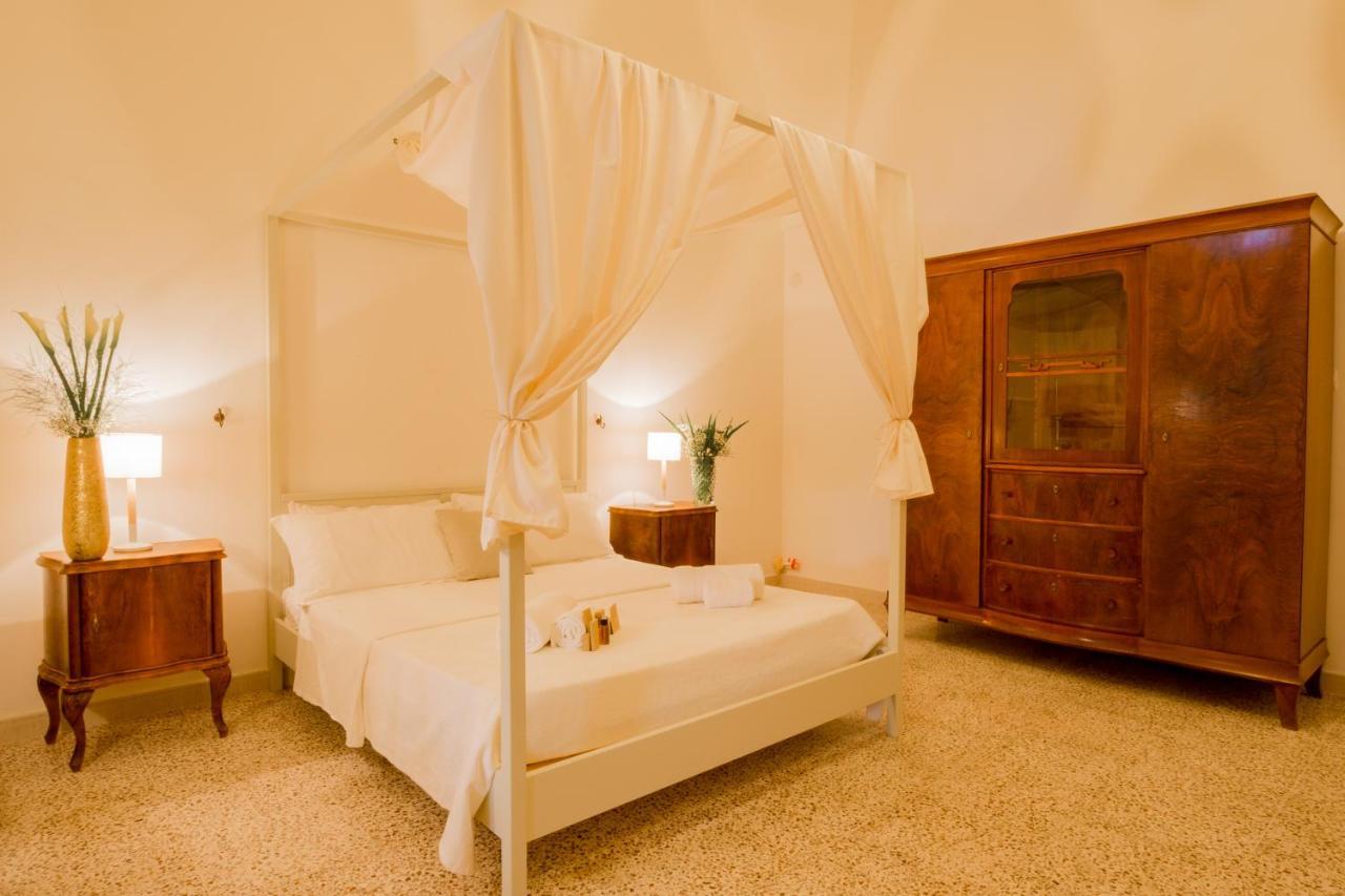 Palazzo Ashian Bed & Breakfast อักกวาริกา เดล กาโป ภายนอก รูปภาพ