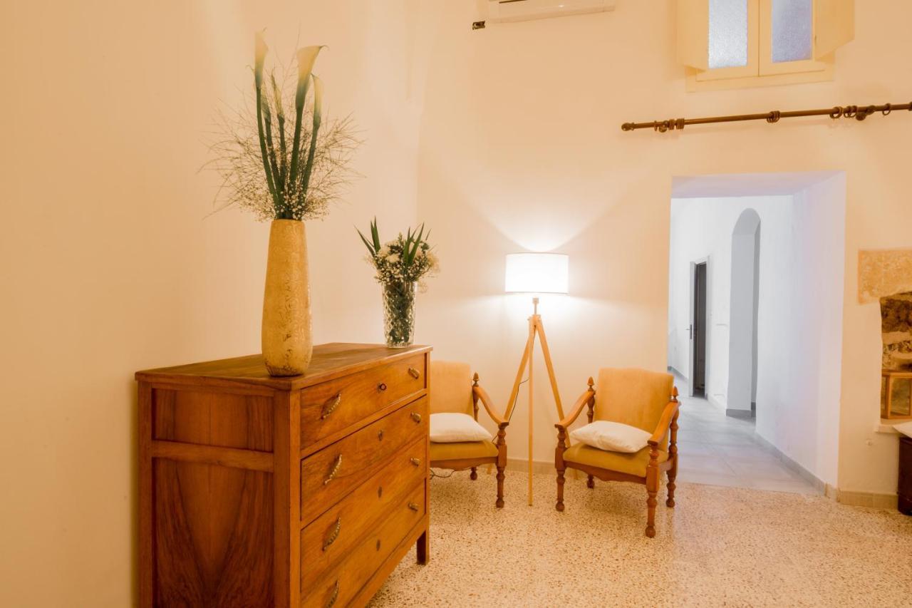 Palazzo Ashian Bed & Breakfast อักกวาริกา เดล กาโป ภายนอก รูปภาพ